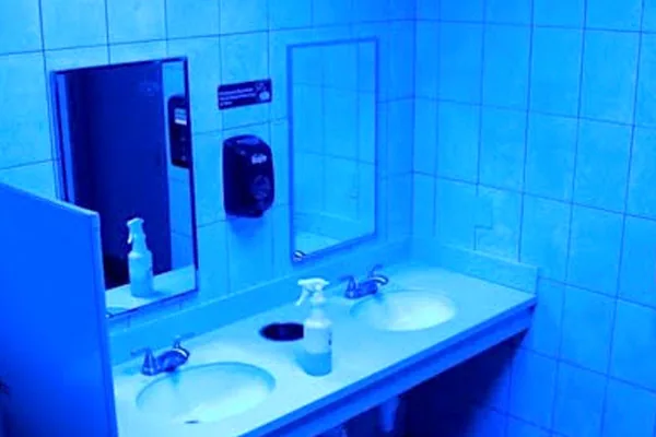 Retailers experiment with blue lights to deter drug use addiction recovery ebulletin blue light experiment