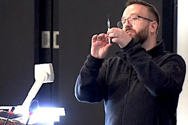 Student trains public to give life-saving overdose antidote addiction recovery ebulletin live saving overdose antidote