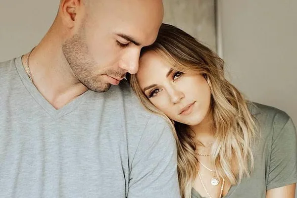 Jana Kramer Says She’s “So Proud” of Husband Mike Caussin After Revealing Sex Addiction addiction recovery ebulletin jana kramer sex addiction