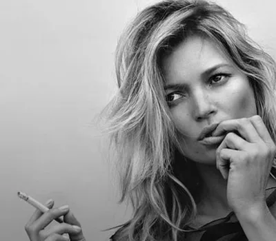 Kate Moss enjoys lunch with pals…after 18 months of sobriety addiction recovery ebulletin kate moss sober 1
