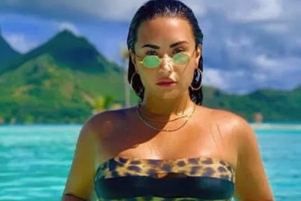 Demi Lovato Celebrates Sobriety With Bikini Pics! addiction recovery ebulletin demi lovato beach