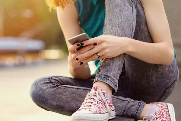 Social Media is Harmful to Teen Girls’ Mental Health addiction recovery ebulletin social media harmful
