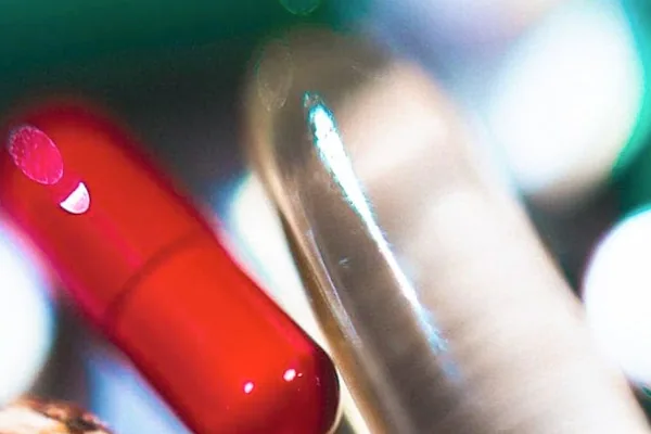 Man poses as physician writing opioid prescriptions addiction recovery ebulletin fake physician