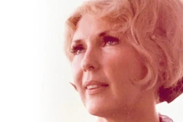 Joan Marie Mathews-Larson, founder of recovery center, dies at 90 addiction recovery ebulletin Joan Marie Mathews Larson