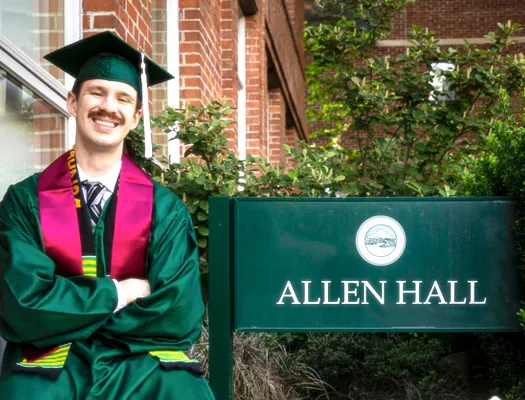 ‘It was a perfect storm how I got sober’: Student battles through addiction to graduate addiction recovery ebulletin sober student