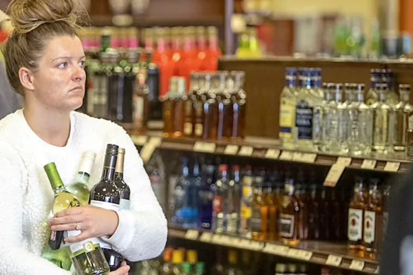 How to Spot Alcoholism in a Family Member
