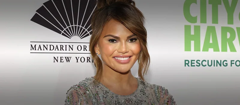 Chrissy Teigen Celebrates 1 Year of Sobriety: “I Feel Good”