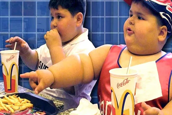 Dietitian Influencers Promote Junk Foods and Discourage Weight Loss
