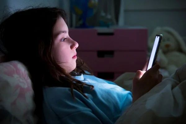 Addictive Teen Screen Use Linked to Suicide Risk
