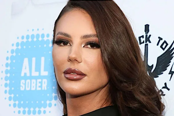 15 Celebrities Who Embraced Sobriety
